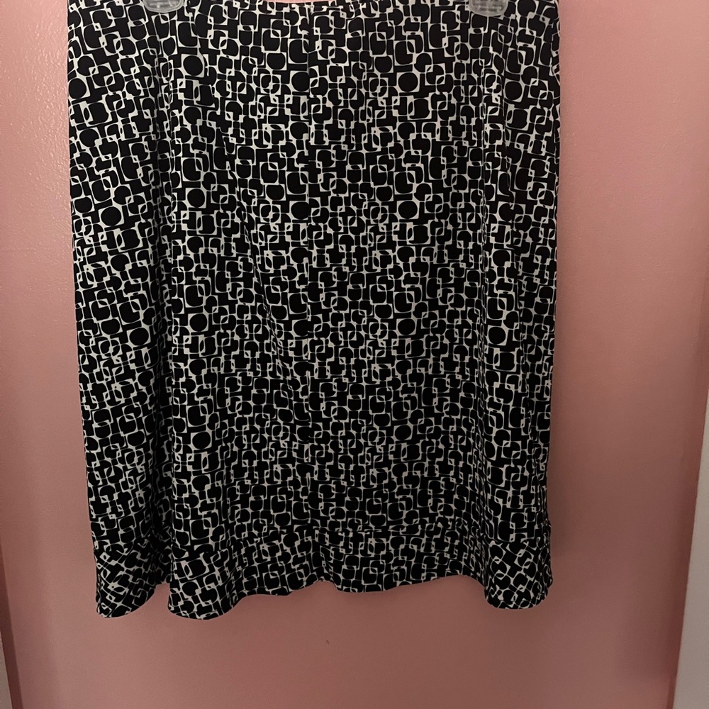 Elegant Black and White Patterned A-Line Skirt